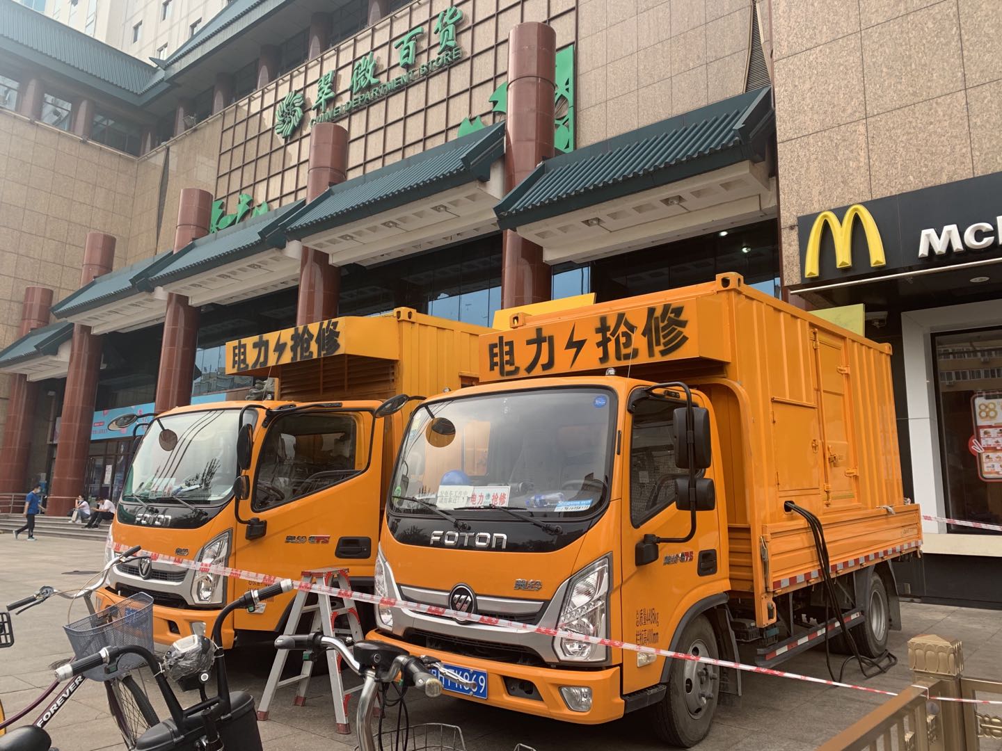 北京靜音發(fā)電車出租，400kw發(fā)電車出租