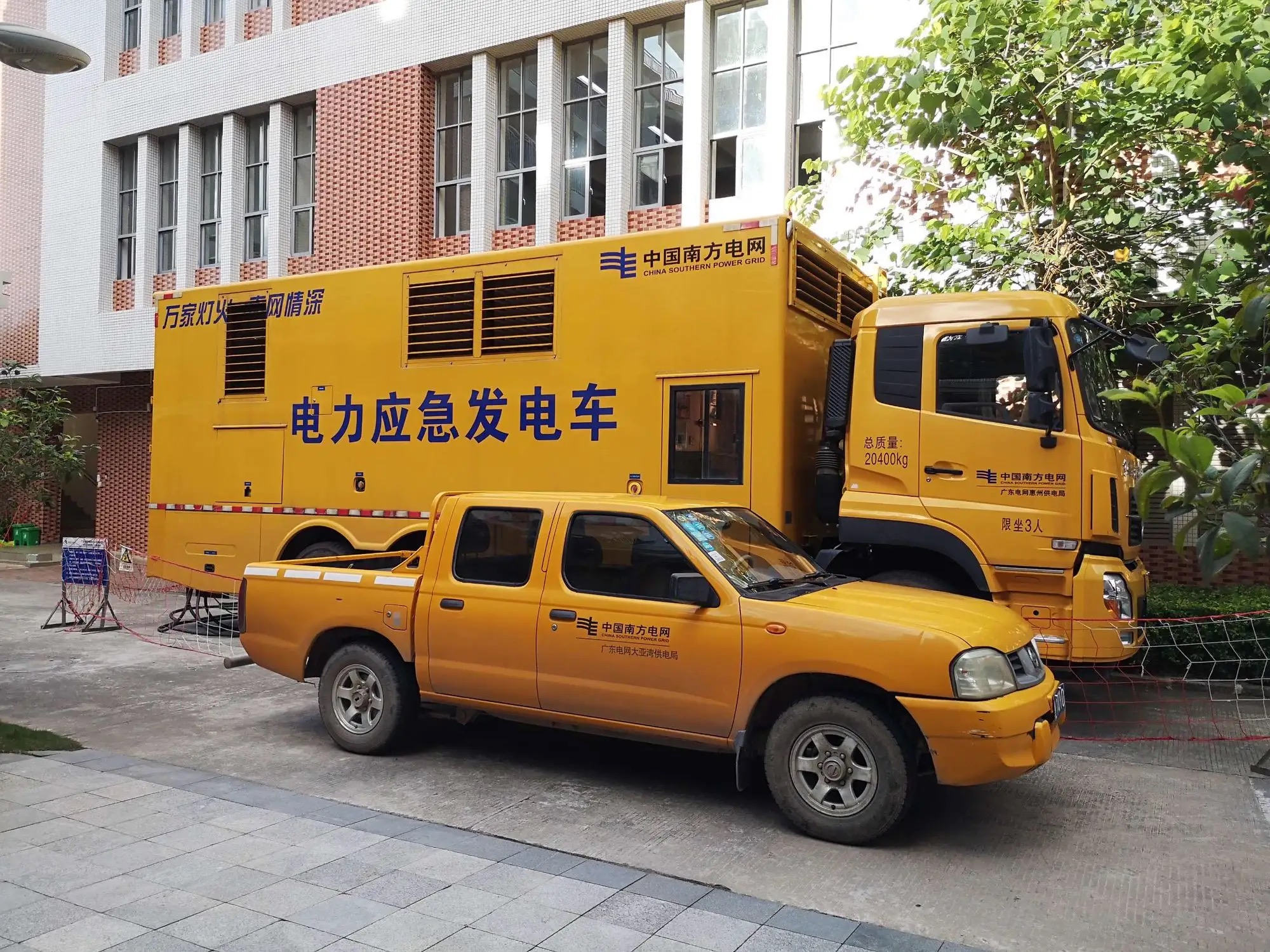 發(fā)電機(jī)出租專(zhuān)業(yè)團(tuán)隊(duì)，柴油發(fā)電機(jī)組租賃